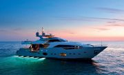 Ferretti Custom Line 100